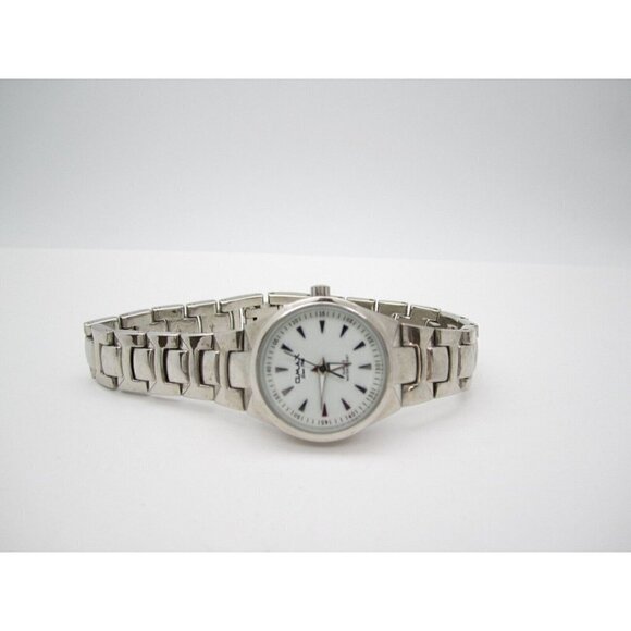 Women's QMax Quartz WR Analog 26mm Dial Causal Round Watch (F486) - Picture 6 of 9